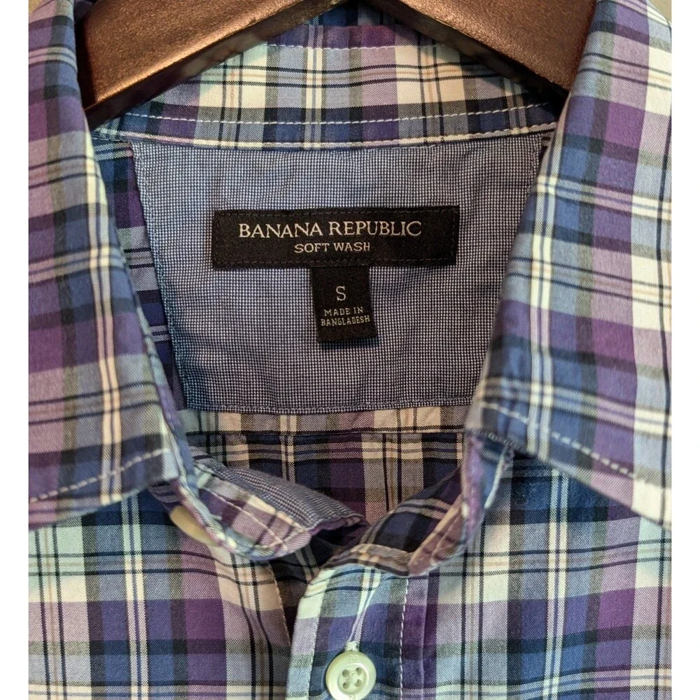 Banana Republic Mens Small Dress Shirt Button Up Purple Plaid Lightweight LS